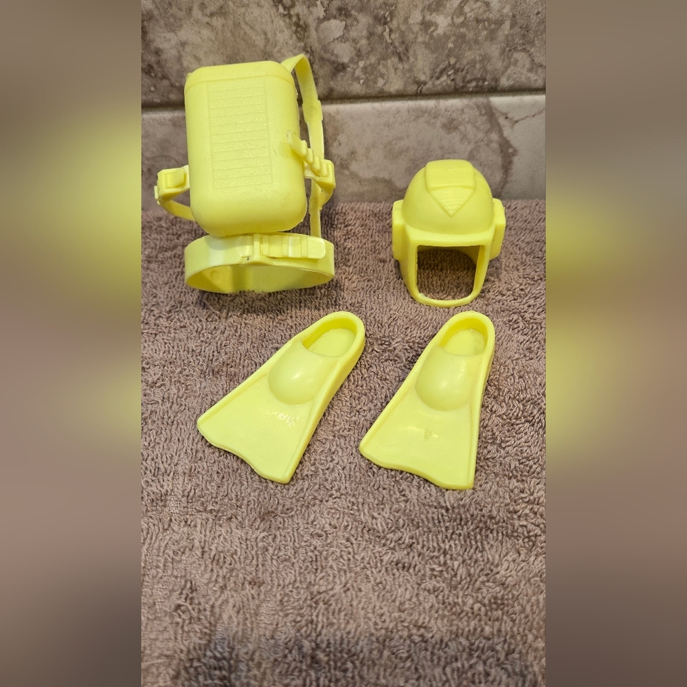 Vntge Toy Soldier 12" Action Figure Scuba Accessories 2 Fins 1 Helmet 1 Backpack
